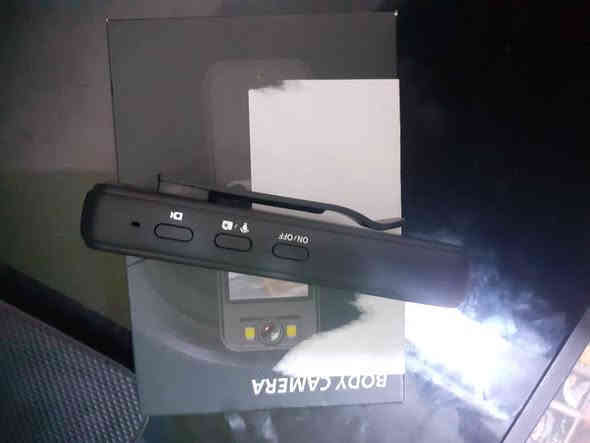 السلام عليكم
كامرا جديده نوع BODY 
الدقه 2k 
الكامرا قلابه ١٨٠ درجه 
يعني تصير من كدام ومن وره 
الذاكره 64كيكابايت 
بيه منفذ رام 
وتكدر تعلكه بلملابس وبيه مغناطيس من الخلف 
للتواصل واتساب : ***********.
العنوان ميسان .
السعر 40وبيه مجال
توصيل 10 لكل المحافظات
