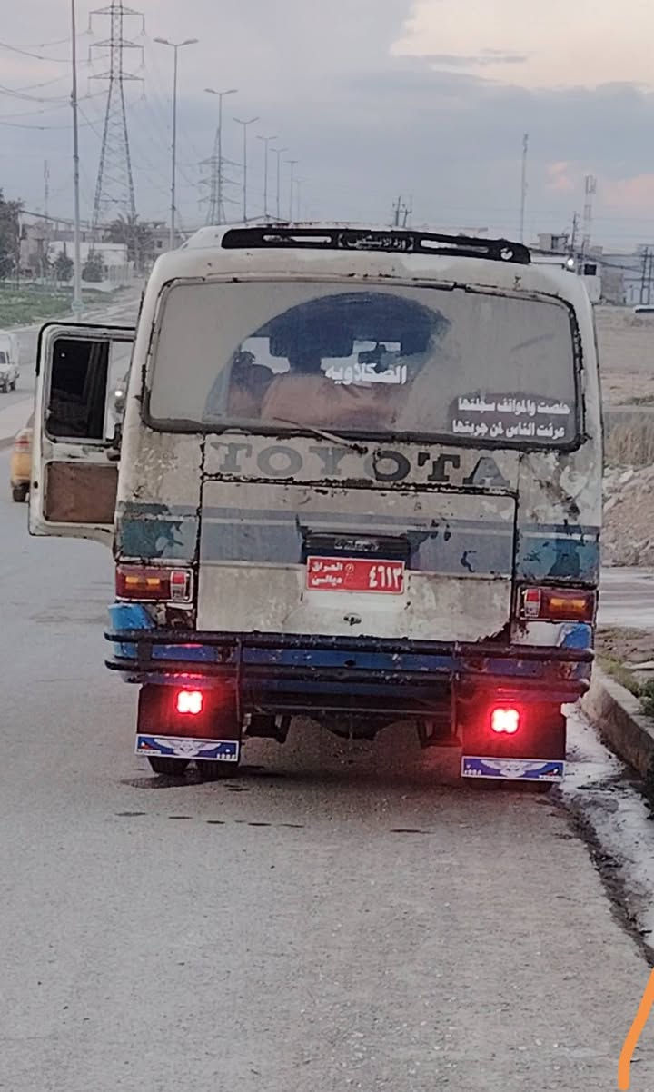 سلام عليكم كوستر للبيع بلادي محرك كير اكسن بشرط تواير جديد  ويرمنيه كله  شغالا  3 وربع وبيه مجال ***********
