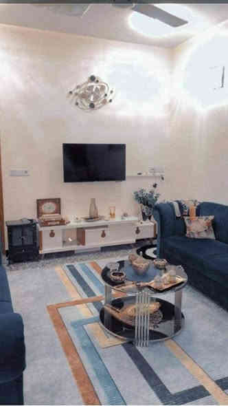 السلام عليكم
للبيع دار في منطقة الرشيد في الزعفرانية 
المساحة ١٢٥متر طابقين 
يحتوي على ٣غرف وصالة واستقبال ومطبخ وحمامين
للستفسار الأتصال بالرقم ***********
