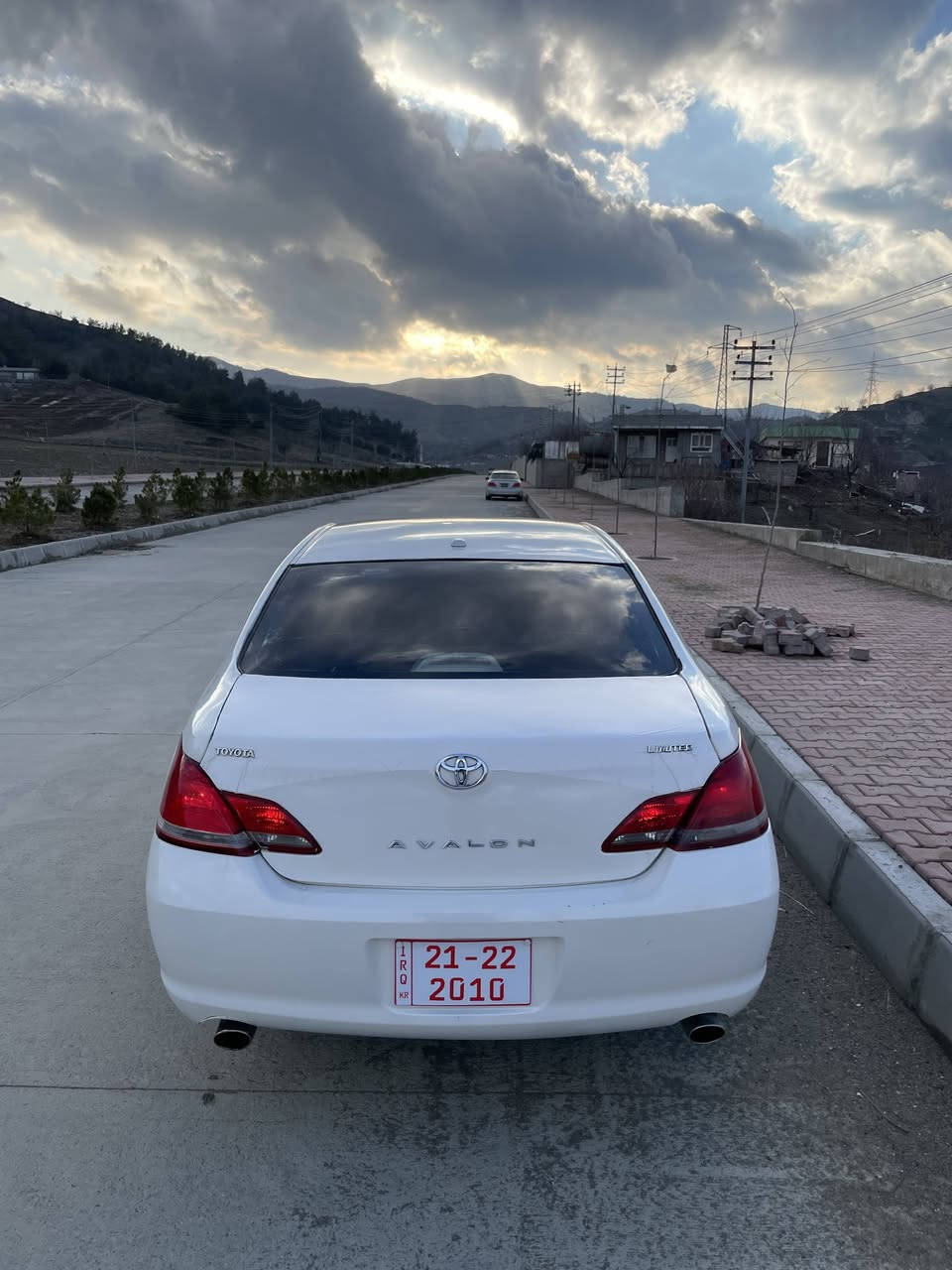 بەناوی خوای پەروەردگار 
تۆیۆتا ئەڤەلۆنی ٢٠٠٩ بڕاوەی دوبەی 
مواسەفات Xls ئەمریکی 
گێڕ و مەکینە و کارەبای و سەقف و دیجیتاڵی بەشەرت 
کەفیلی مەدەنی دەکەم 
ڕێزم بۆ هەموو لایەک با یەکتر بێزار نەکەین کێ موشتەریە تێل بکات هەموو شتێک وازحە 
شوێن پێنجوێن 
نرخی ٦٢ گەڵا و معامەلە .
***********
