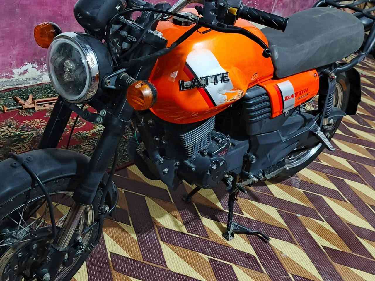 السلام عليكم ورحمة الله
دايوان لاتي مرقم كربلاء باسمي لوحات انكليزي تحويل ثاني يوم موديل 21
دراجة متعوب عليها دراجة نضيفة  مثل متشوف بلصور تجي تشوفها بلواقع نفس النضافة 
عنواني كربلاء 
السعر مليون و800


**إذا كنت صاحب هذا الإعلان وتريد حذفه لأي سبب، رجاءا أرسل رسالة إلى الدعم الفني**