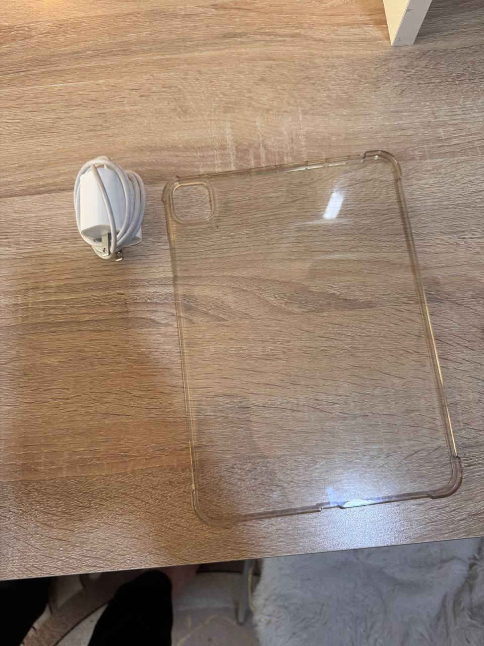 أيباد برو معالج M4وحجم شاشة 11انج ومساحة تخزين 256 و حالة البطارية 95% أيباد نضيف كلش استخدام 4 اشهر فقط كامل ماحقات مع الكارتون وقلم وكفريين 
السعر الكامل مليون و80ألف
للتواصل واتس اب:***********
