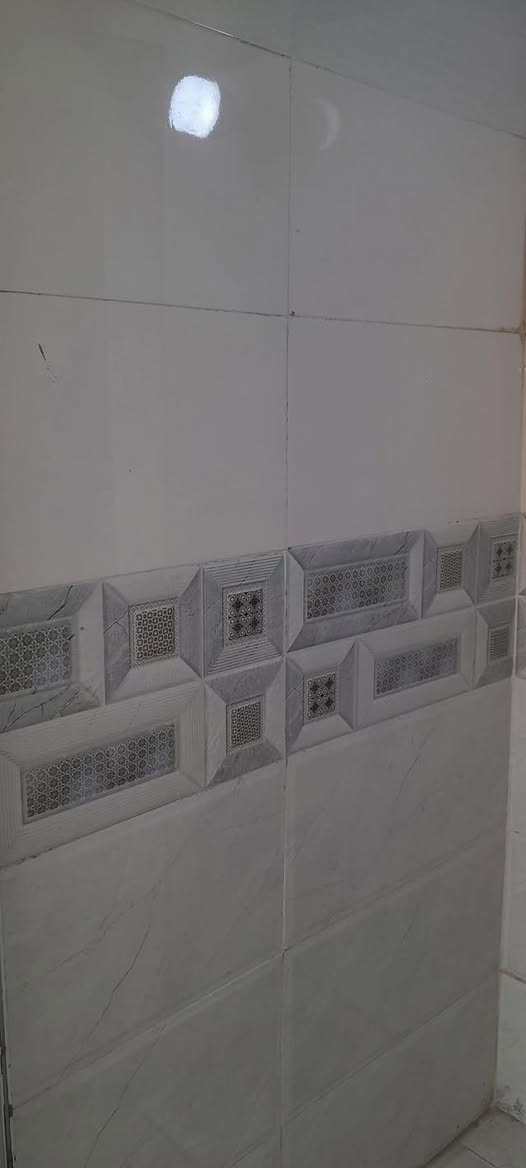 اسلام عليكم ورحمة الله وبركاته اخوان بيت لبيع مساحة 100متر موقع البيت نهايت الربع شوارع خلف معمل الغاز زراعي البيت بي نقوصات اتصل على هذا الرقم ***********
