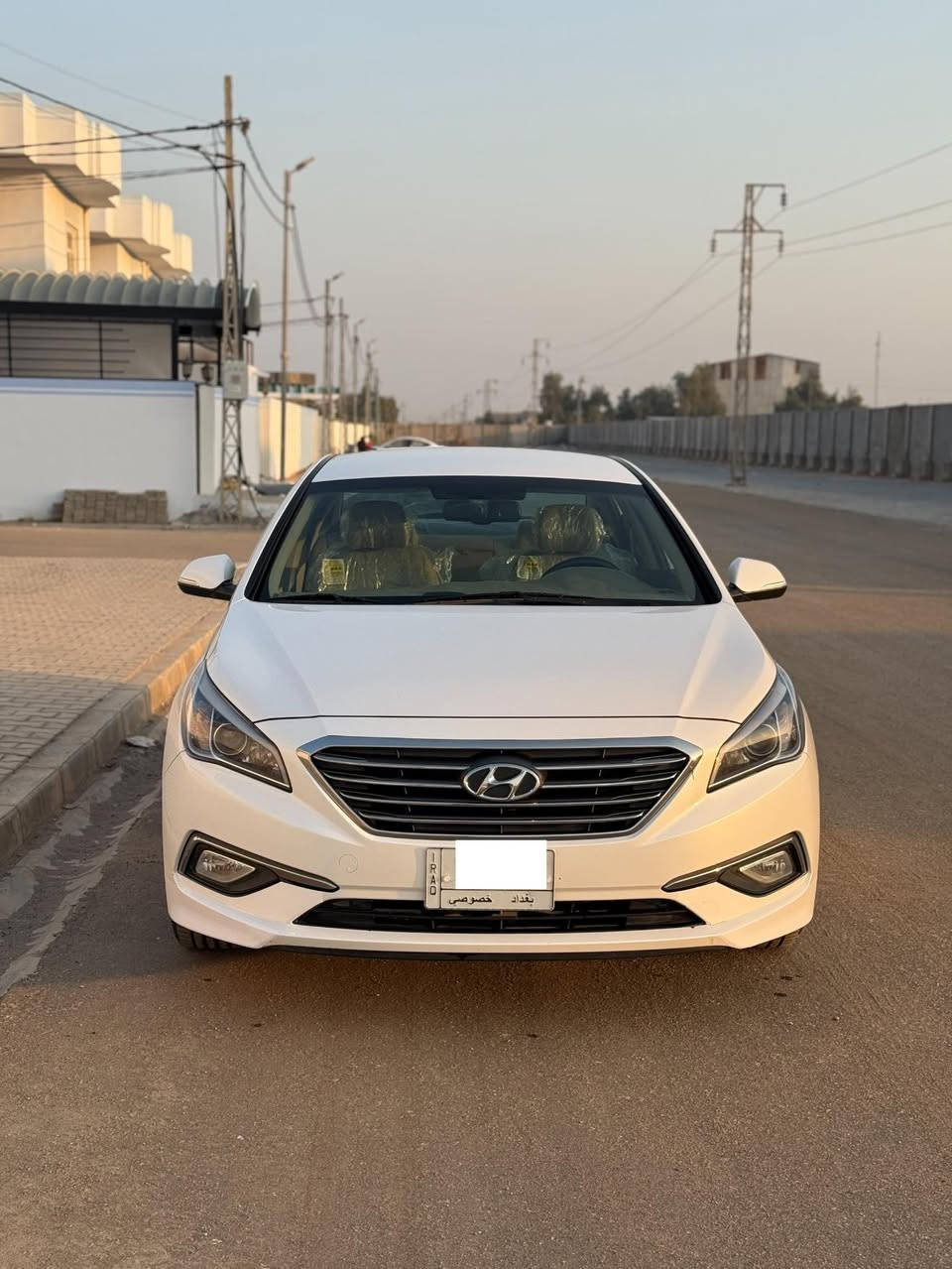 سلام عليكم هونداي سوناتا خليجي للبيع 
موديل 2015 شكل ال16 
محرك 2.4 دوش 
مري شفط 
كشنات جلد 
كشن السايق كهربائي
تحكم ستيرن جهتين
5 ويل كب
حساس خلفي بلادي 
كامره خلفيه بلاديه 
ABS 
مثبت سرعه 
دبل اكزوز 
رقم بغداد مشروع وطني تحويل مباشر 
للاستفسار تواصل مع الرقم ***********

