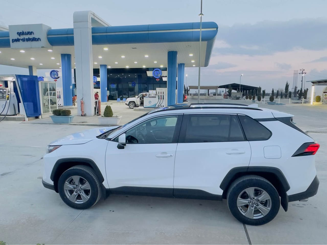 تۆیۆتا راف ڤۆر2024
XLE
ڤول قەپات مواسەفات
تەنها دەبل اکسل نیە
یەک پەلەی بۆیاغە لە بۆنید
بئ ناوگرتن بئ ئارباگ هەمووی سەلامەتە
هیج گڵۆپی دەشبولی پینیە
هەموو کارەبای بەشەرت
لەهەموو لاشەی نوکە قەڵەمی پێوەنیە
بئ تحدیلو شوختو قۆپ
٣٥هەزاررۆشتوە
کاتی نەشکاوە٣ مانگی هەیە
٢٤٨$گەڵاو محاملە
رانیە
*********** أربيل, العراق
