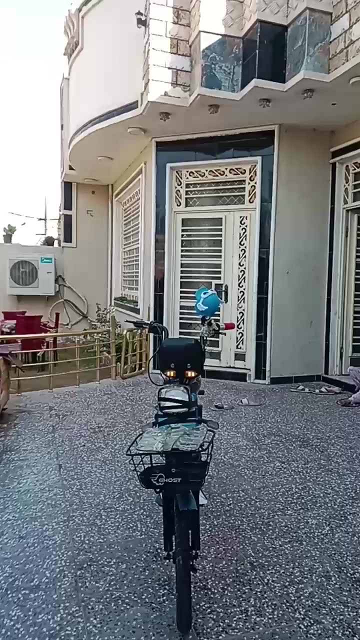 سلام عليكم دراجه شحن للبيع سعر ١٥٠وبيها ومجال دراجه كلش حلوه ***********ونضيفه مكان حله حي  شارع ٨٠
