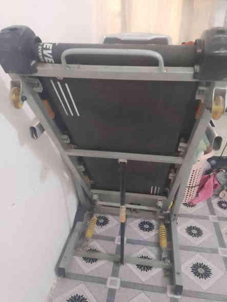 سلام عليكم جهاز جري لبيع سعر 300 مكاني بغداد العبيدي حي الرئاسة رقم الهاتف ***********
