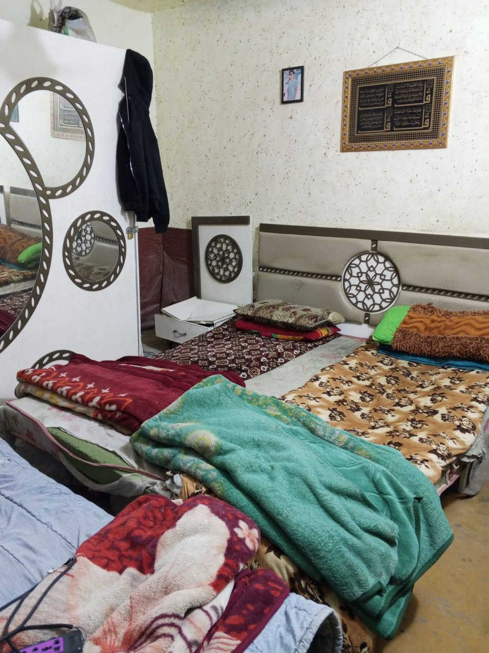 📢 فرصة مميزة لامتلاك منزل طابو صرف

🏡 دار للبيع 📍 الموقع: نهاية شارع سالم 📐 المساحة: 100 متر مربع

✨ مواصفات الدار: ✅ 3 غرف نوم ✅ استقبال ✅ صالة ✅ مطبخ ✅ صحيات داخلية وخارجية

💰 سعر مناسب 45 وبي مجال  حلتو يطونه 30 والبقيه اقصاد

📞 للاستفسار أو المعاينة: ***********

🌟 موقع جيد ومناسب للعوائل، والدار جاهزة للسكن.

📲 تواصل الآن لمعرفة المزيد من التفاصيل وحجز موعد للمعاينة.
