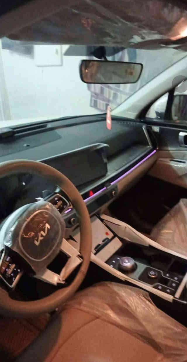 السلام عليكم ورحمة الله وبركاته 
سورنتو  2024 خليجي رقم بغداد بأسمي 
ماشية 9 الف السيارة مخزنة على وضع الشركة 
المواصفات 
بصمه + بصمه ابواب 
تشغيل عن بعد 
كير ماوس 
6 سلندر 
7 راكب  
شفتات ستيرن 
سايد بريك بصمه 
جنطه كهرباء 
كشنات كهرباء
مري شفط 
كامره خلفيه 
حساس امامي وخلفي  
تبريد شاشه 
اوتو هولد
مود رايف
برد خلفيه
3 قطع تبريد 
اشاير بالمري
لد نهاري 
شاشة ابل كار بلي 
اريل نفكيشن 
4لد داخلي متغير الالوان 
بك لايت LED 

السعر 322 ورقة 

*********** 
مكان السيارة نجف الاشرف
