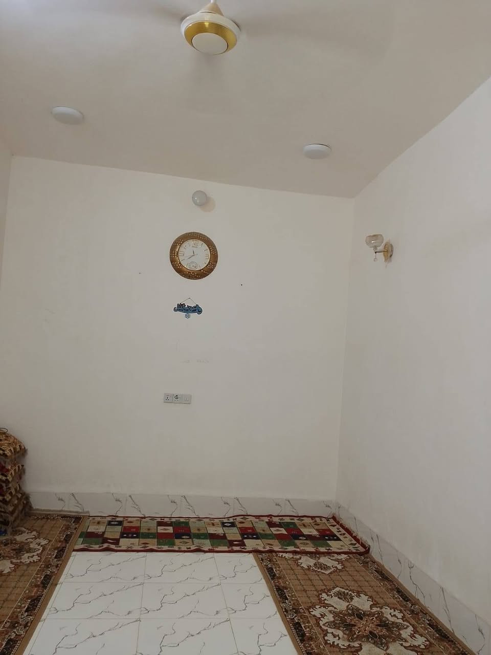 بيت للبيع. مساحه 100م
البيت جاهز  بيه نواقص بصيطه جدا 
المكان الحولي  في منتصف حي راجي 
للاستفسار.… ***********
