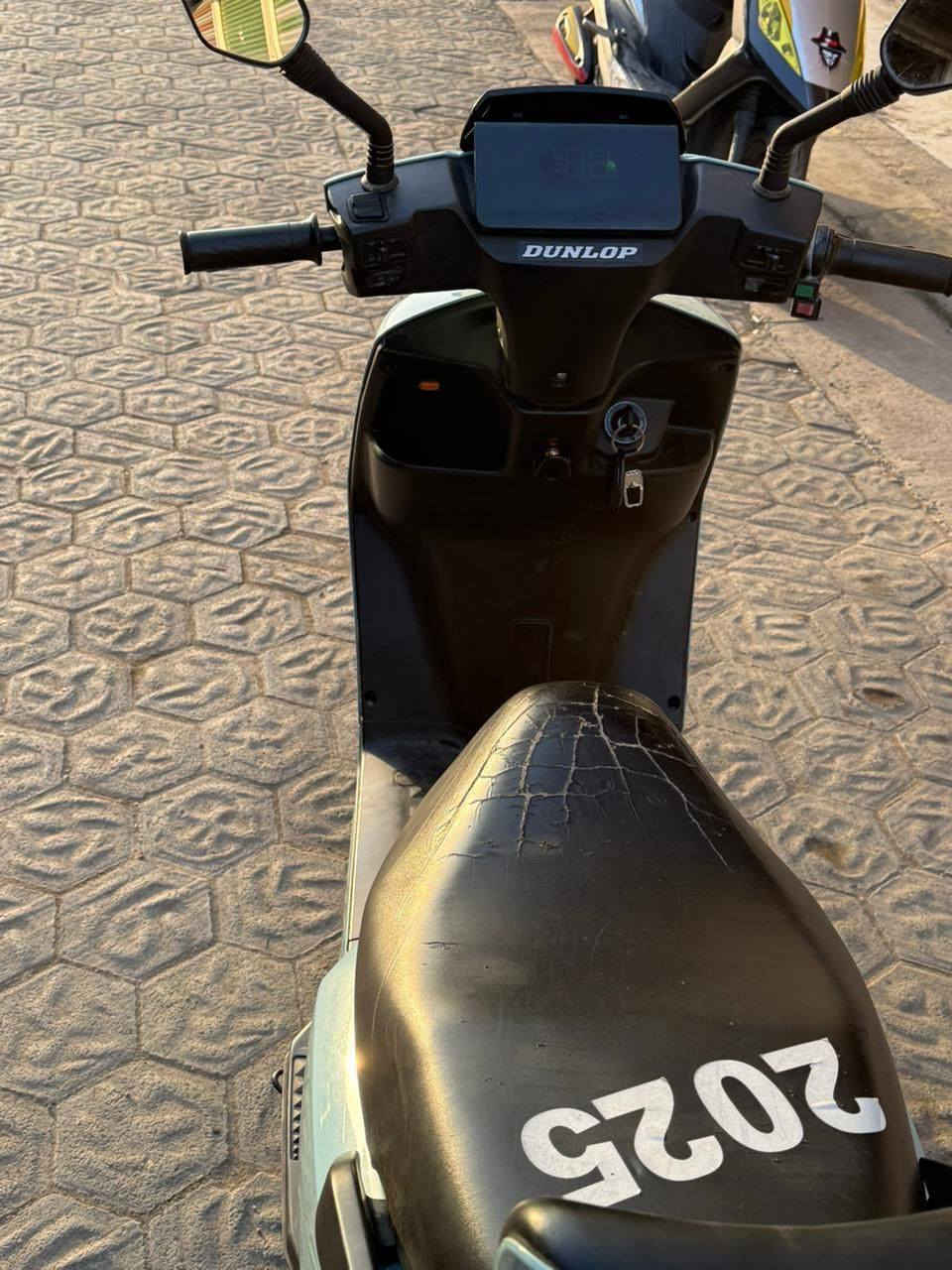 سلام عليكم دراجه للبيع الاستفسار عل هاذا رقم ***********
