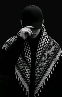 شماغ أصلي بتصميم أنيق وبسيط، مثالي للمناسبات اليومية والاحتفالات. مصنو...