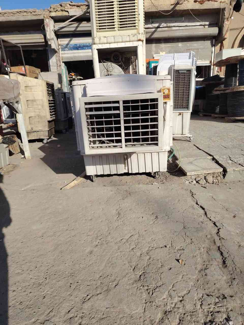 مبردة حجم كبير السعر 600مكاني مدينة الصدر نضيفة ***********
