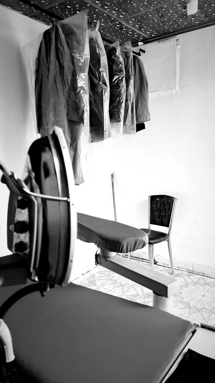 خياطة وكوي الشورة الفنية 

*تقريم كافة انواع الملابس 
*كوي بالبخار بأحدث الأجهزة
*تصليح وتعديل الملابس 
*خدمة توصيل للمنازل

بادارة إبراهيم البدر وإخوانه 
***********
