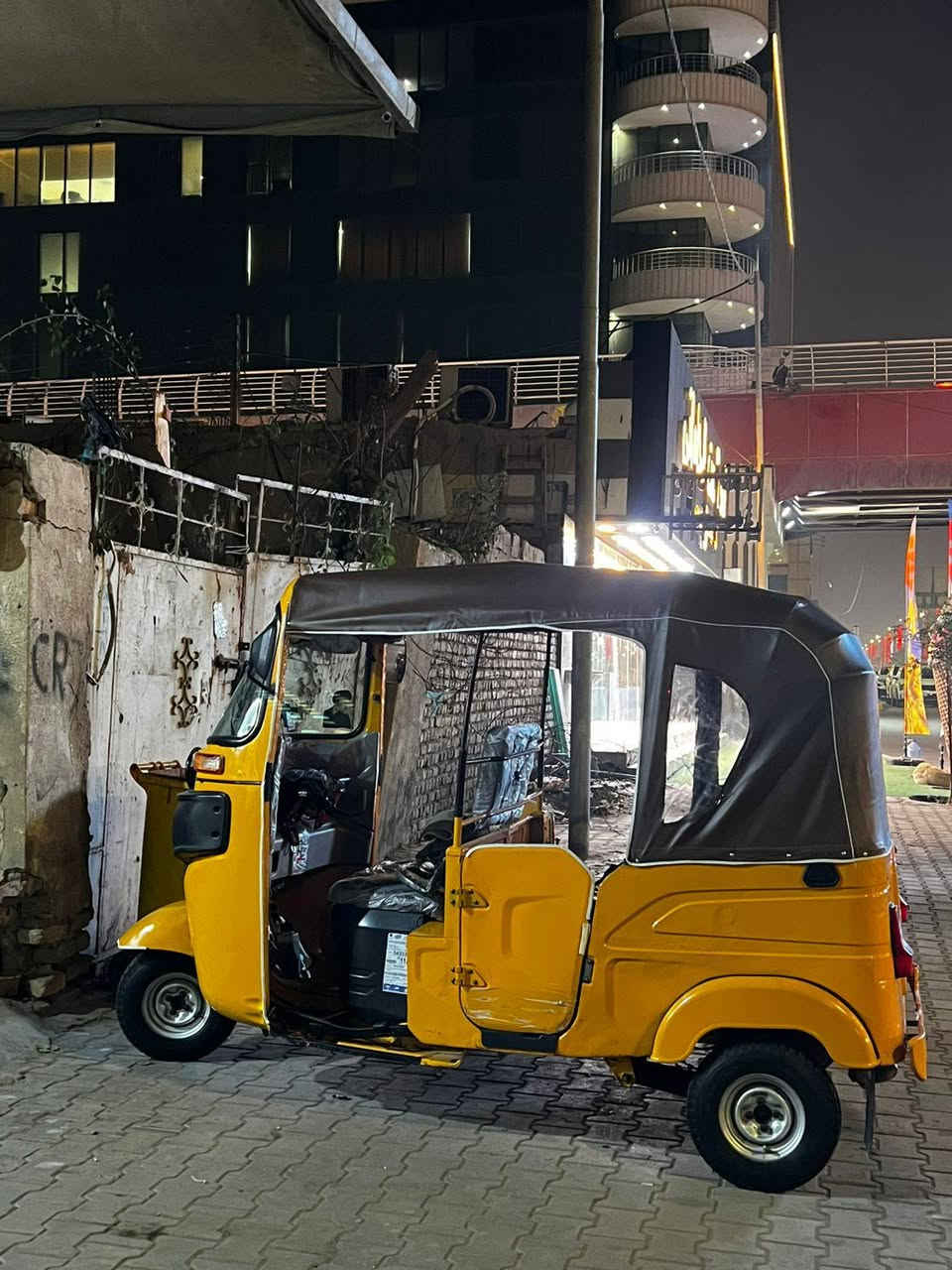 التكتك بيها بارد ب الصفح وارجعه بدون صبغ وبالدوسه شك زغير المكينه ما مجفته بس مفتوحه التكتك مديل 2022 عله ايدي مال جناي رايدهاا ب 7 و 300 وهاذ رقمي *********** مكلف بنشر شراي يتصل
