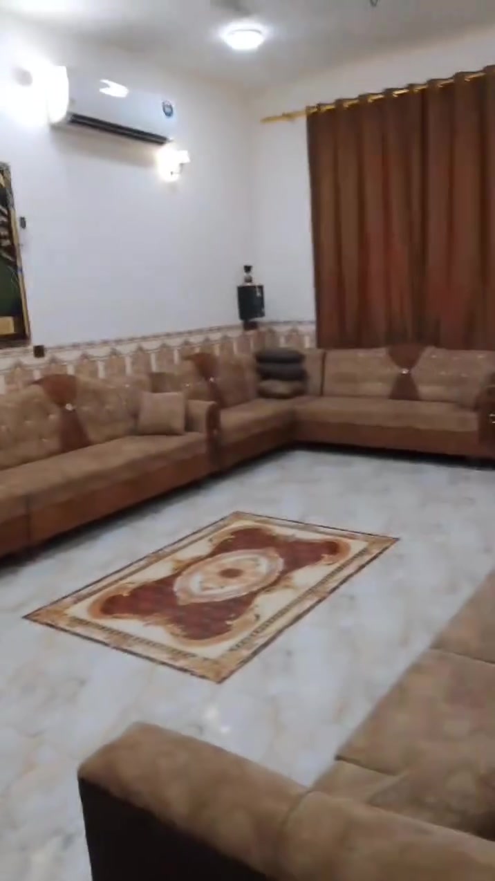 السلام عليكم للبيع بيت حي ذويب ثاني مساحه ٢٤٠ متر بصف الركن ماي كهرابه كافة الخدمات موجوده السعر مناسب ٦٥ بي مجال الاستفسار اتصال *********** مراجعه مكتب النوارس ***********
