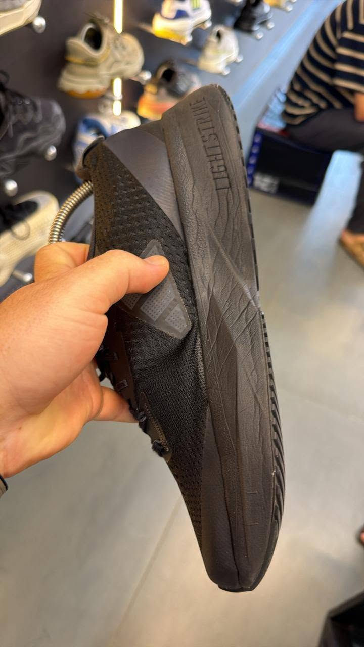 حذاة ماركة Adidas Adizer الاصلي شرط قطعة مرتبة استعمال قليل جداً 
سعره 85 الف بيه مجال كلش قليل مكفول 
***********
