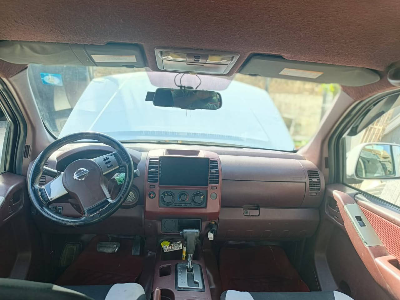 متاح نيفارا ٢٠٠٩ بغداد رقم انكليزي السياره جاهزه من كلشي كير مكينه مكفول حداديه جديده  بيها طخات خفيفه ومصلحه كهربائية كلها شغاله السعر ٩٥
***********
