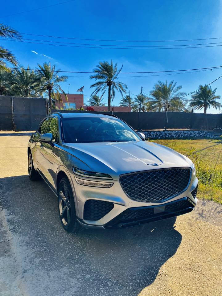 السلام عليكم
🚗 For Sale: 2022 Genesis GV70 Sport Prestige — Premium Luxury SUV
محرك 6 سلندر V6 توين تيربو سعة 3.5 لتر
 • قوة 375 حصان
 • عزم 391  حوالي(530 نيوتن متر) 
 • ناقل حركة أوتوماتيك 8 سرعات
 • نظام دفع كلي AWD

⸻

🛋️ الداخلية والراحة
 • مقاعد جلد نابا فاخرة
 • مقاعد أمامية وخلفية تدفئة
 • تكييف ثلاث مناطق
 • شاشة ترفيه 14.5 إنش
 • عدادات رقمية 12.3 إنش
 • نظام صوتي فاخر Lexicon
 • ديكورات داخلية كربون فايبر
 • عرض المعلومات على الزجاج الأمامي HUD

⸻

🛣️ الشكل الخارجي
 • فئة Sport Prestige (أعلى فئة)
 • جنوط رياضية 21 إنش
 • تصميم رياضي فاخر وأنيق

⸻

🧠 الأمان والتقنيات
 • مثبت سرعة متكيف
 • مراقبة النقطة العمياء
 • التحذير من مغادرة المسار
 • مساعد الركن الذكي عن بُعد
 • أنظمة أمان متكاملة

⸻

 • سيارة مريحة وقوية ومناسبة للاستخدام اليومي والسفر
 • تجمع بين الفخامة، الأداء، والتكنولوجيا
▪️السيارة تقرير غرق

💰 السعر: 315 ورقة
📍 الموقع: بابل
📞 للتواصل:***********

