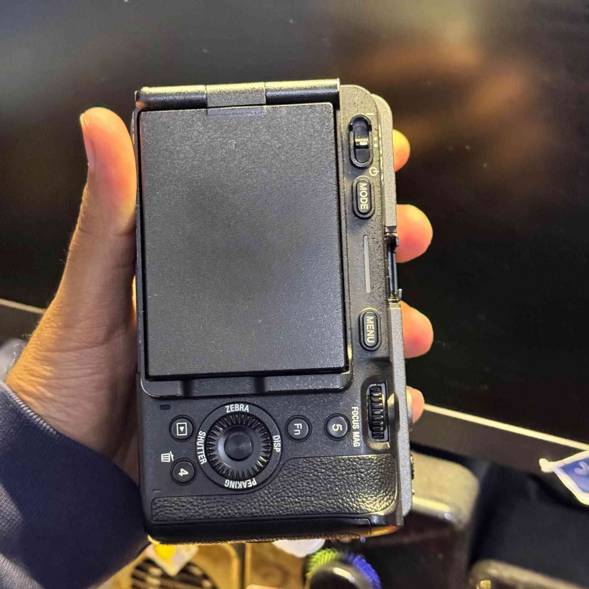 بدي سوني fx30
كامل ملحقات كارتون شاحنة بطارية حزام قبق
سعر مليون و900 
نظافة حلوة مكانها بغداد ومتوفر توصيل 🚚 
تواصل خاص بغداد, العراق


**إذا كنت صاحب هذا الإعلان وتريد حذفه لأي سبب، رجاءا أرسل رسالة إلى الدعم الفني**