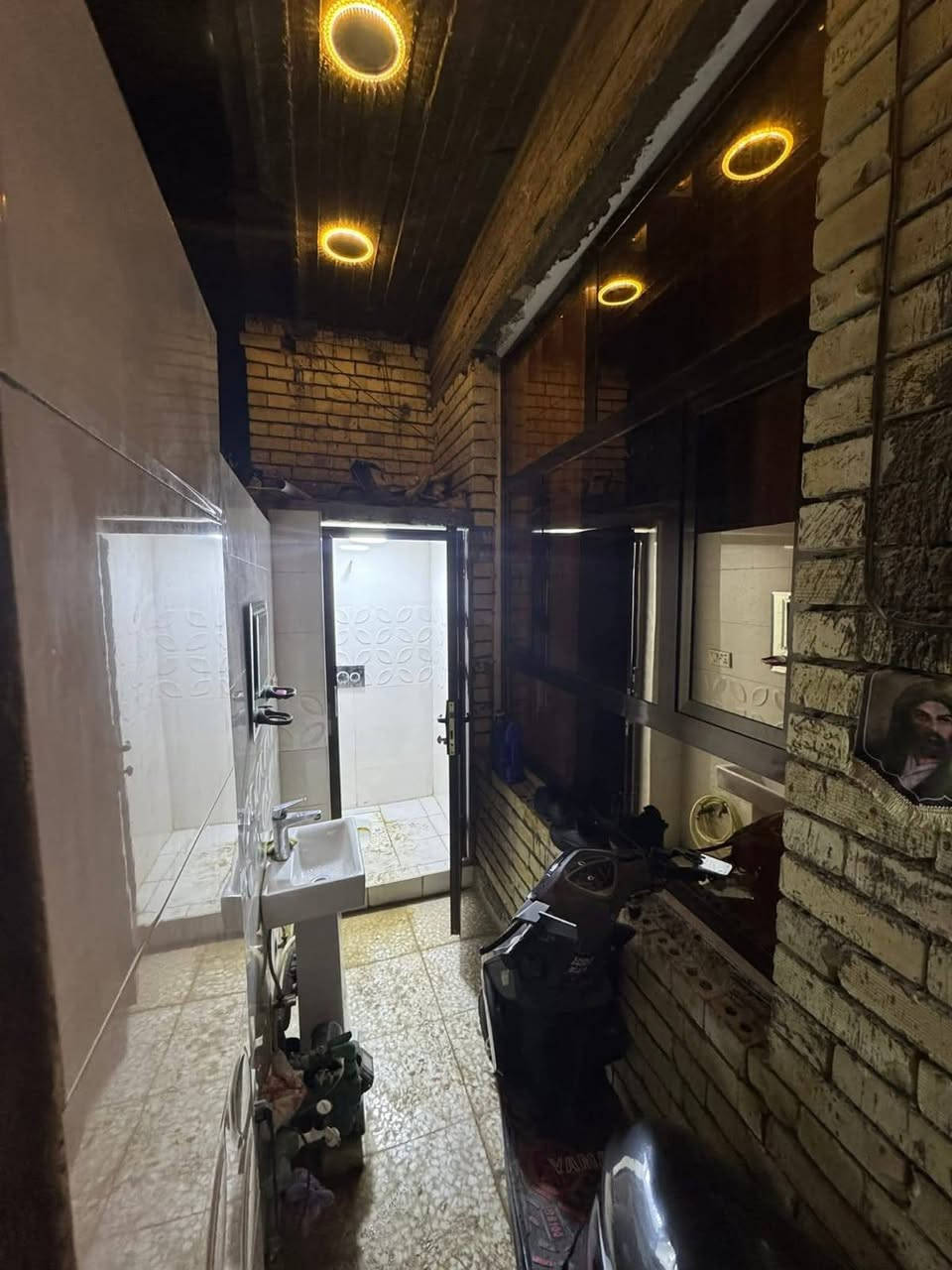 دار للبيع 80متر زراعي الامين الثانيه
طابق ونص طابق ثاني مكامل البيت على فرعين مقاطعة 2/11
قرب بانزيخانة الجبهه وشارع المكاتب السعر 75 قفل 
***********
