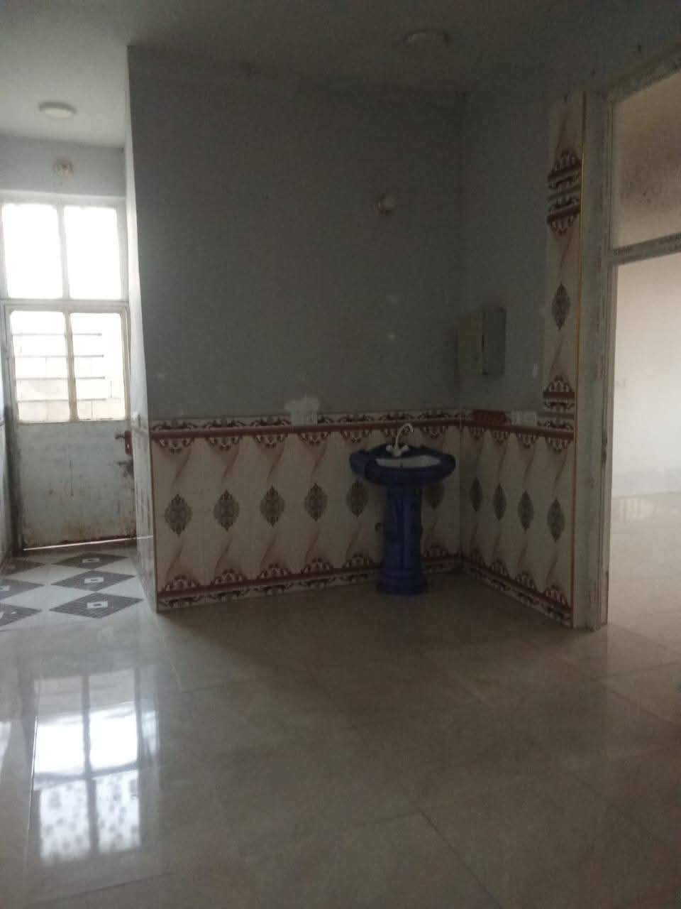 سلام عليكم ورحمة الله يوجد بيت للبيع زراعي في حي الحشد مساحة ( ١٣٥) متر يتكون البيت من ( استقبال + مطبخ + غرفتين نوم) قريب على التوزيع القديم للاستفسار أكثر خاص او الاتصال على الرقم الموجود ( ***********) (***********) مكتب دلالية حسين التميمي بلدروز حي الحشد مقابل التوزيع الجديد نستقبل كافه العروض الأراضي والدور السكنية
