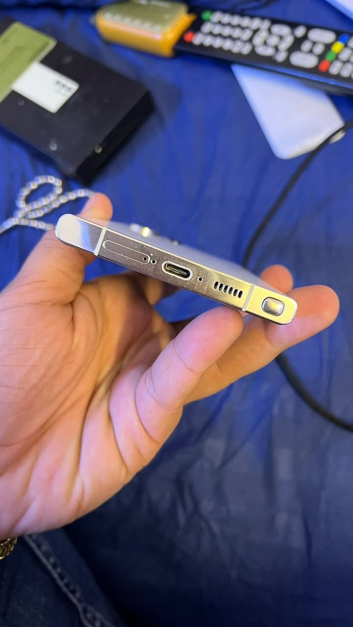 S23ultra
ابيض 
ذاكره 512
شخط واحد مابي عدا هاي الطخطخات الخفيفه موضحه بلصور نضافه 99% كلشي مامبدل بي الجهاز وتر بروف يعني تاخذه تفحص وين ميعجبك كارتونه بس موجوده يعني ماكو شاحنه بس كارتونه الاصلي 

رايده ب 875 وبي مجال   بسيط الي يكول ليش غالي تره 512 مو 256

جماعه المراوس لحد يوصل يمي ماراوس 
رقمي:
7892245724
مكاني بغداد المنصور
