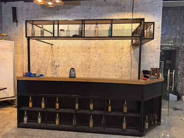 ميز بارستا للبيع 
نجف حي السلام 
***********
