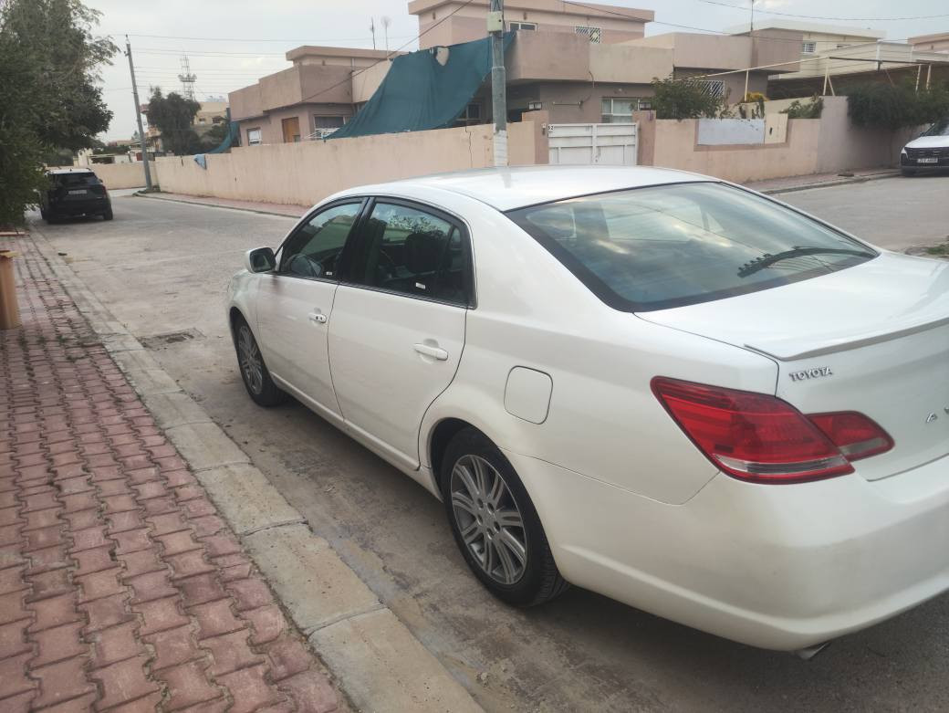 تويوتا افلون   toyota avalon 2007 xl 
وارد أمريكي    v6   3.5  L 
مواصفات :
فتحة سقف و مقاعد جلد و  الأمامي تدفئة و  تحريك كهربائي 
تبريد و تدفئة فول
كوبريسور جديد اصلي مع كافة الملحقات 
بطارية جديدة 
اطارات طخم جديد 
زيت الگير جديد + بلاكات جديده +دبل امامي جديد 
الصدر الأمامي والخلفي كلهن مدامة
الكهربائيات كلها شغالة
گلوب الجيك يشتغل بسبب  الغاء حجر الصالونصة لانها وارد أمريكي .
الگير و المحرك بلادي بدون اي تحوير او تعديل شرط الفحص 
ماشيه 228000 كم 
الضرر  جامولغ السكن الخلفي و و طختين خفيفة 
و الأبواب مصبوغة بدون ضرر   (جمالية و توحيد لون) 
و السونار موجود .
مكان السياره ديالى خانقين 
سعر ١٣٥ وبيها مجال 
للاستفسار متواجد رقم وانترنيت 
*********** خناقين, ديالى
