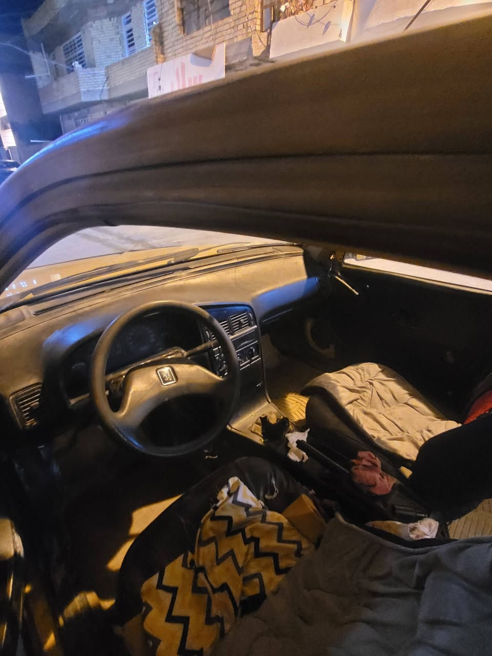 بيجو روى جاهزه من كلشي تبريد عل سويج ثلج كهريائيات كامله تايرات جدد محرك قبل سبوع شديته جديد اي تنقيص او صوت مابي راعيه بالمدينه بس شال وما اندل وين كعد اني ممدور عليه مامطلوبه اي شي اتكفل بالسرقه وعشائر وكلشي تريد  *********** بغداد مكان السياره
