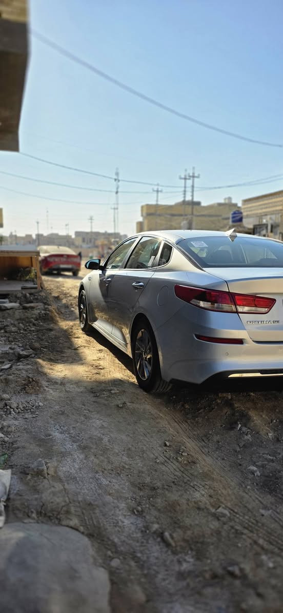 السلام عليكم
كيا اوبتما 2019امريكي
جديده كلش كارتون 
ماشيه 99 ميل 
حداديه شركه  
ولا كلوب مشتغل بالدشبول
مكينه لاتنقيص ولاتبخير شرط
تدفئه 
تبريد ثلج 
ما نقاصه كلشي شرط السياره وضع شركه 
كاميرا خلفيه 
شاشه كبيره
شاشه اعطال 
اشاير بالمري 
السياره بيها دعاميه فقط الباقي كفاله 

السعر 150$ وبيها مجال 

مكان السياره شطره 

***********
