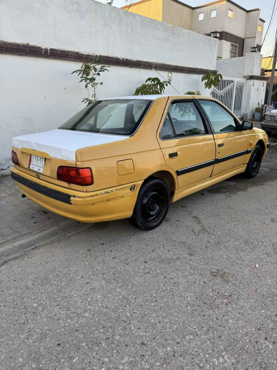 السلام عليكم بيجو بارص 11سياره كفاله بيه بس جاملغ الكدام مبدل بدون ضربه وبيه نص الدوار صبغ واضحه بالصور اثر خياس رقم نجف بأسمي تحويل ثاني يوم كير جديد مكينه بيه رنكات  تخم تاير جديد تبريد شغال حداديه 70 بالميه مصفره هيئه وغرامات السعر ٢٧ وبيه مجال العنوان نجف للتواصل ***********
