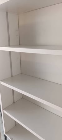 للبيع جديدة بيها انارة بالصفحه خشب قوي  مثل ماموضح بالصورة عرض ٩٠ طول ...