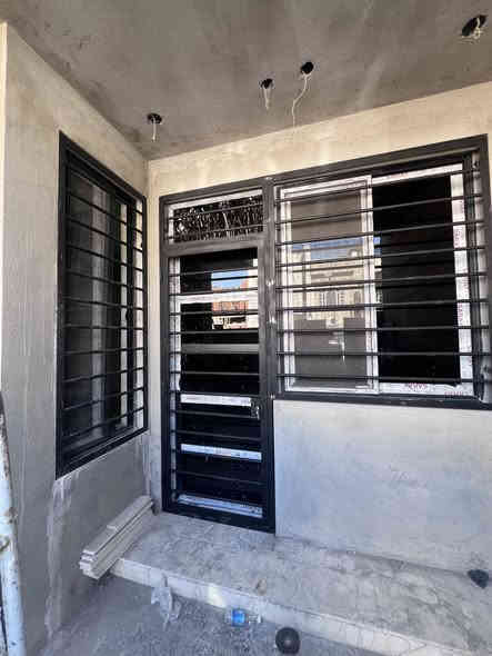 الحمدالله دائما وابدا ❤️
باب خارجي مع كتيبه حمايه  🏠 
وعمل كافه لوازم الحداده من (ابواب / شبابيك / والجملونات / والسقايف الكيسبان / والكيربي /  والسقوف الثانويه / الهايرب / والسانويج بنل بكافه تفاصيله ) 
للاستفسار الاتصال او مراسله الصفحه 
احمد ابو محمد 
: *********** متوفر  واتساب
