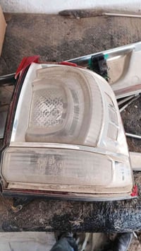 بك لايت يمين • أصلي • زجاج مكسور