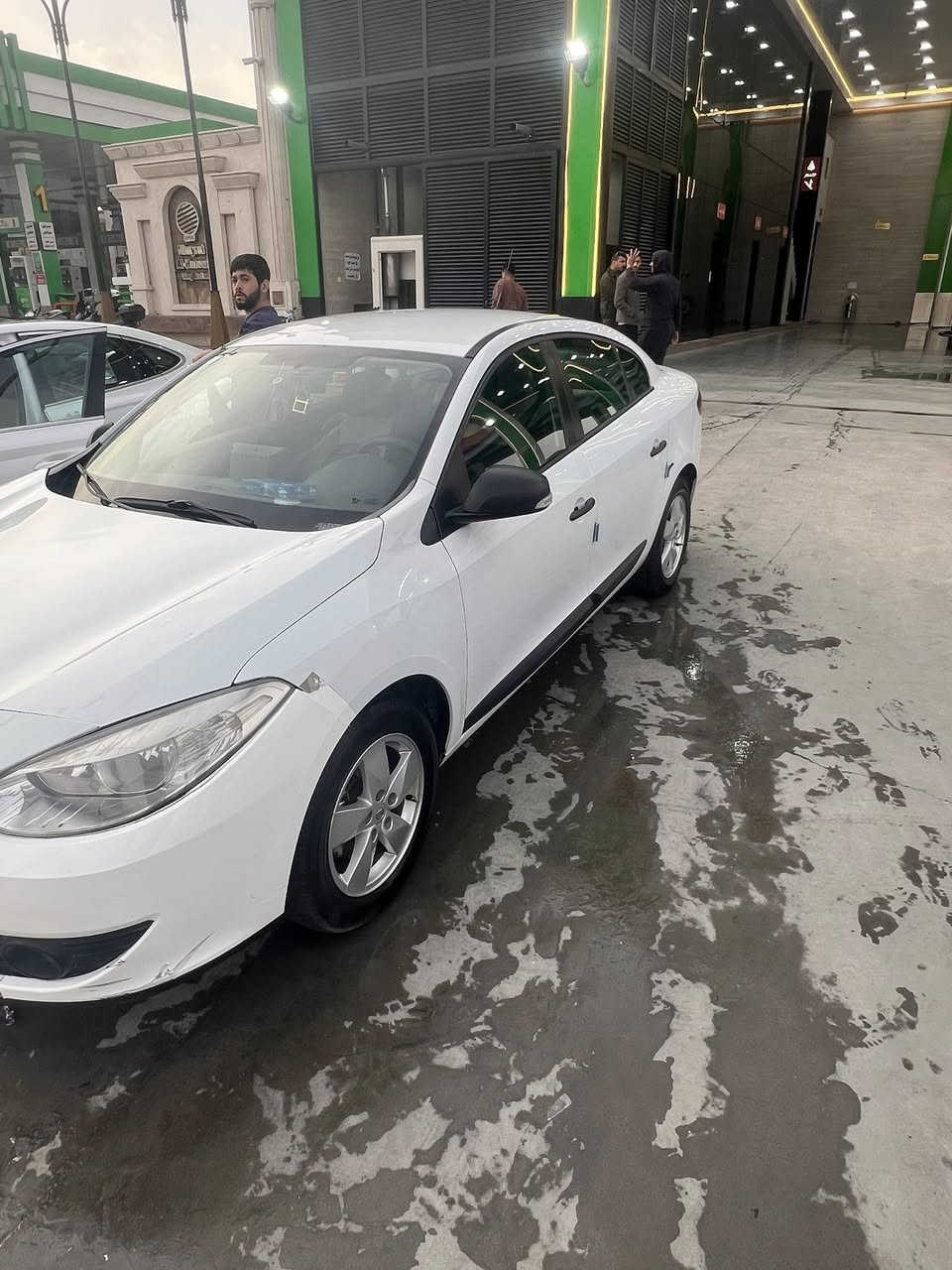 رينو فلونس 2013 رقم دولي مكينه 2000 ماشيه100 مكفوله مكينه اوكير سعر75 وبيها مجال مكاني بغداد اتصال ***********
