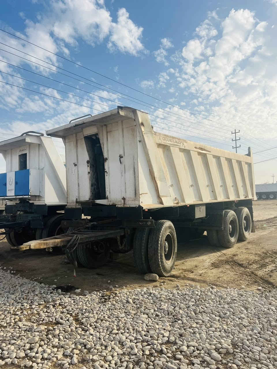 السلام عليكم مقطوره للبيع الطول ٧وربع ذرعتها ٢٥دناكير جي أف تخم تاير ويل قطع السعر ١٦٥مع المجال للاستفسار 
***********:***********
