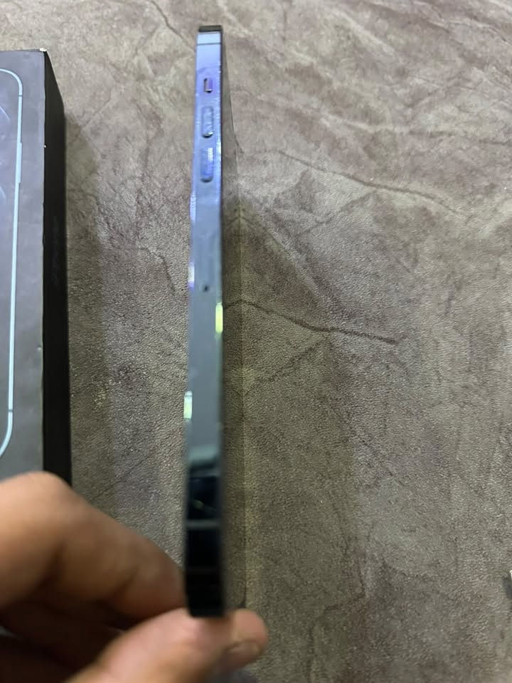 من رخصت لأدمن المحترم ايفون 12 برو ماكس كفاله عامه بطاريه 85 بلاد جهاز فقط ضهره مكسور كلشي شغال كارتونه ويه عنوان البصره حكيميه سعر 425 وبي مجال للتصال *********** واتساب فقط شريحه مامتواحد
