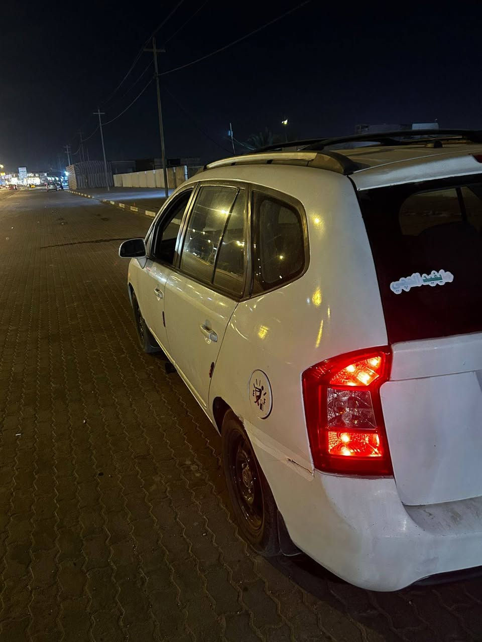 السلام عليكم للبيع كيه كارنز
مديل 2008  بيه ضربه جاملغ امامي
وتبديل باب صندوك اثر ضربه  بدون داخل من لخارج فقط بس لشراي يدلل لموشراي لايراسل ولا يدخل خاص السعر 100$وبيه مجال حك الجيه اتصال ع رقم *********** البصرة, العراق
