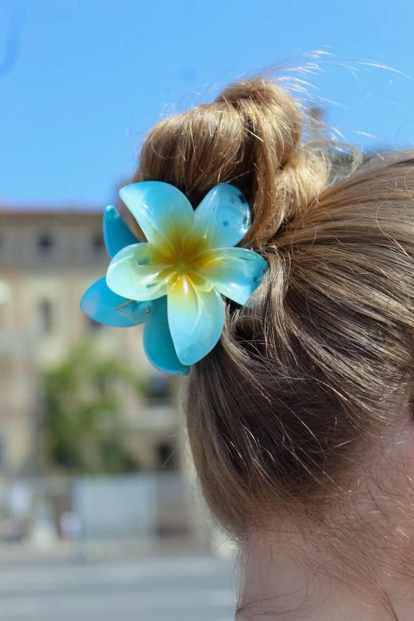 قراصة شعر بتصميم وردة 🤩🤩

قراصة شي إن الترند 🌺🌺

إضافة بسيطة لكن تعطيك لمسة جمال وأناقة للشعر 😍
بتصميم ناعم يثبت الشعر ويعطي تسريحة مرتبة بكل سهولة 🙈

#للحجز والاستفسارات مراسله دايركت✉
🚘يوجد خدمة توصيل لجميع محافظات العراق🚘


**إذا كنت صاحب هذا الإعلان وتريد حذفه لأي سبب، رجاءا أرسل رسالة إلى الدعم الفني**