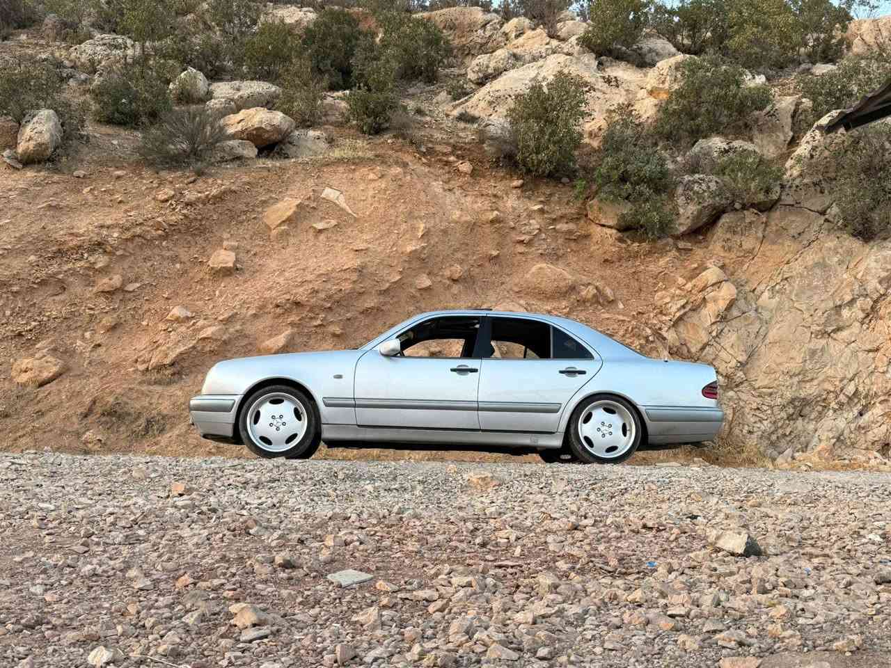 للبيع او مراوس باخرة
مارسدس ام عيون موديل 1995 محرك خراطيم ٣٢٠
فول مواصفات بفئته فتحه كشنات جلد بردة كهرباء  كشن كهربا ثلاجة منضومة زنون عالي ناصي تبريد ثلج صبغ عام للجمالية ماشية 140 حقيقي سنوية جديدة بسمي سعر ١١٥ أو مراوس باخرة نضيفة وانطي فرق ***********
