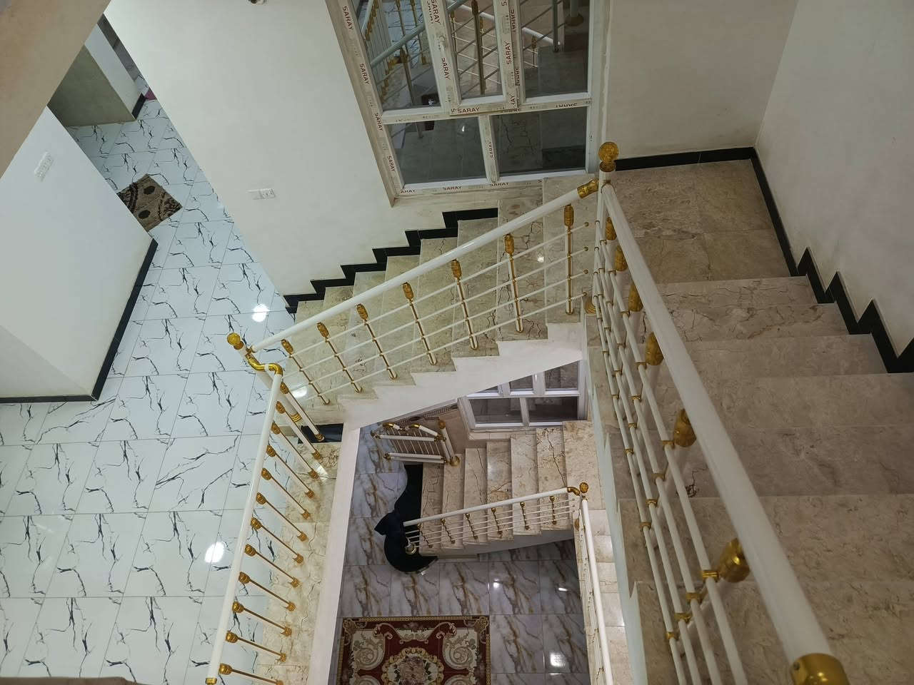 بيت في الناصرية تحديداً في صوب الشامية قرب البطاقة التومينية بيت متكامل من جميع النواحي سعه البيت 240 متر النزال 30 الواجهه 8.5
في الداخل 5 غرف كبيره واستقبال 10 أمتار
والمطبخ 9 أمتار حار بارد والي يعجبك
طابقين بناء حديث غرفه النوم فيه 
sweet
الحمامات الطابق الأول 2
والطابق الثاني 2
وصحيات خارجيه مع حمام 
3 مناور 
وبلكونه
السعررر
600 مليون دينار وبيه مجال للطيبين
للاستفسار 
***********
