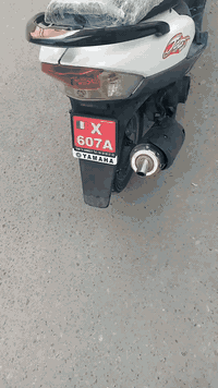 السلام وعليكم دراجه ماكس عدله مكفوله كفاله علمه الدراجه حلوه ونضيفه ما مفتوحه ولا مجفته دراجه كلش حلوه بيهه صالنصه رياضي مكان بصره الهارثه كرمه علي ابو حلوة رقمي *********** السعر 1100 مليون وميه وبيهه مجال حك الجيه
