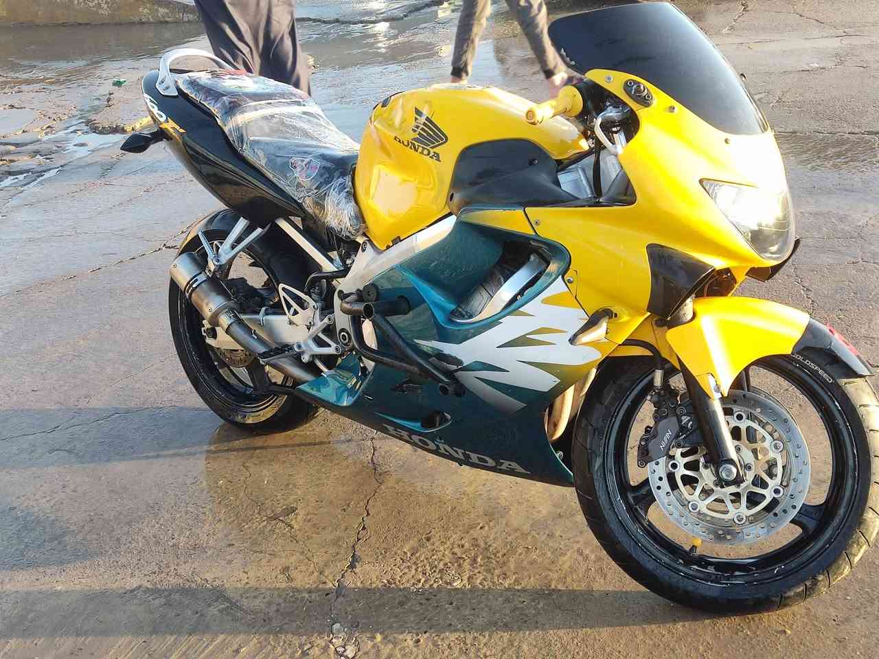 السلام عليكم
امفوراي للبيع 600
شرط مكينه گير 
السعر 15 وبيها مجال قليل 
العنوان /صلاح الدين /بيجي 
رقم التلفون ***********
