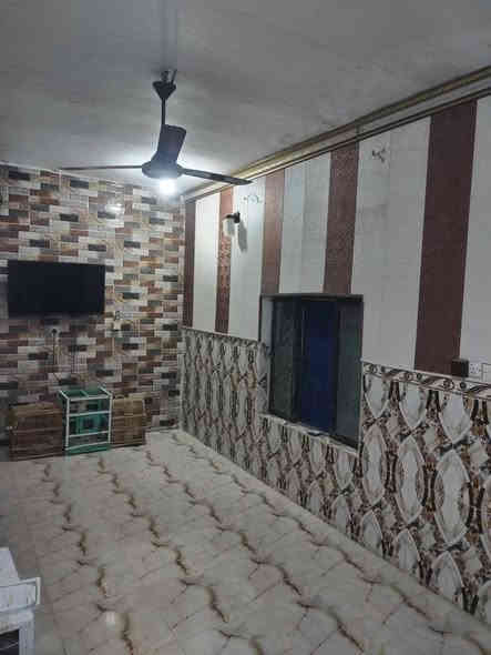 السلام عليكم بيت مساحه 100م بشارع الحسينيه مال بيت جليب صب واصل بلبااب والكهرباء خطين من الانوار ومن النفط والابي مال المي بالباب يتكون من غرفتين وحده فوك 4/5 والثانيه جوه 4/5 واستقبال وهول ومطبخ وصحيات داخليه وخارجيه معروض ب30 وبي مجال هذا رقمي ***********
