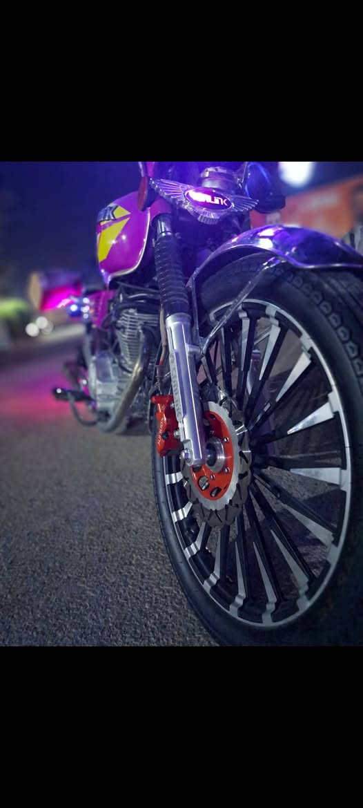 للبيع او مراوس سيفان موديل 25 محرك 200 شاشة عرض فديو مع بلوتوث سماعاتين من الشركه بلاديه.. مكاني بعقوبه كاطون الرازي يم الجسر وهذا رقمي او راسلني خاص نتفق على السعر وتدلل..***********..🤍🤲🏻
