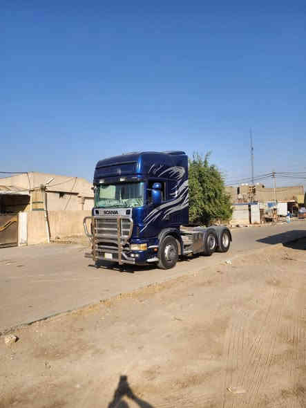 السلام عليكم للبيع سكانية موديل 2000 سنكل امامي بلادي السياره شاصي محرك وكير كفاله تخم تاير جديد  بس القماره صبغ لان جانت بيها جراد لا معجون ولا ضربه السياره مربوطه صهريج بويلر تكيال جديد وكاعد تشتغل وجاهزه للعمل السعر 200 يعني دفترين قفل بس الرأس ***********
