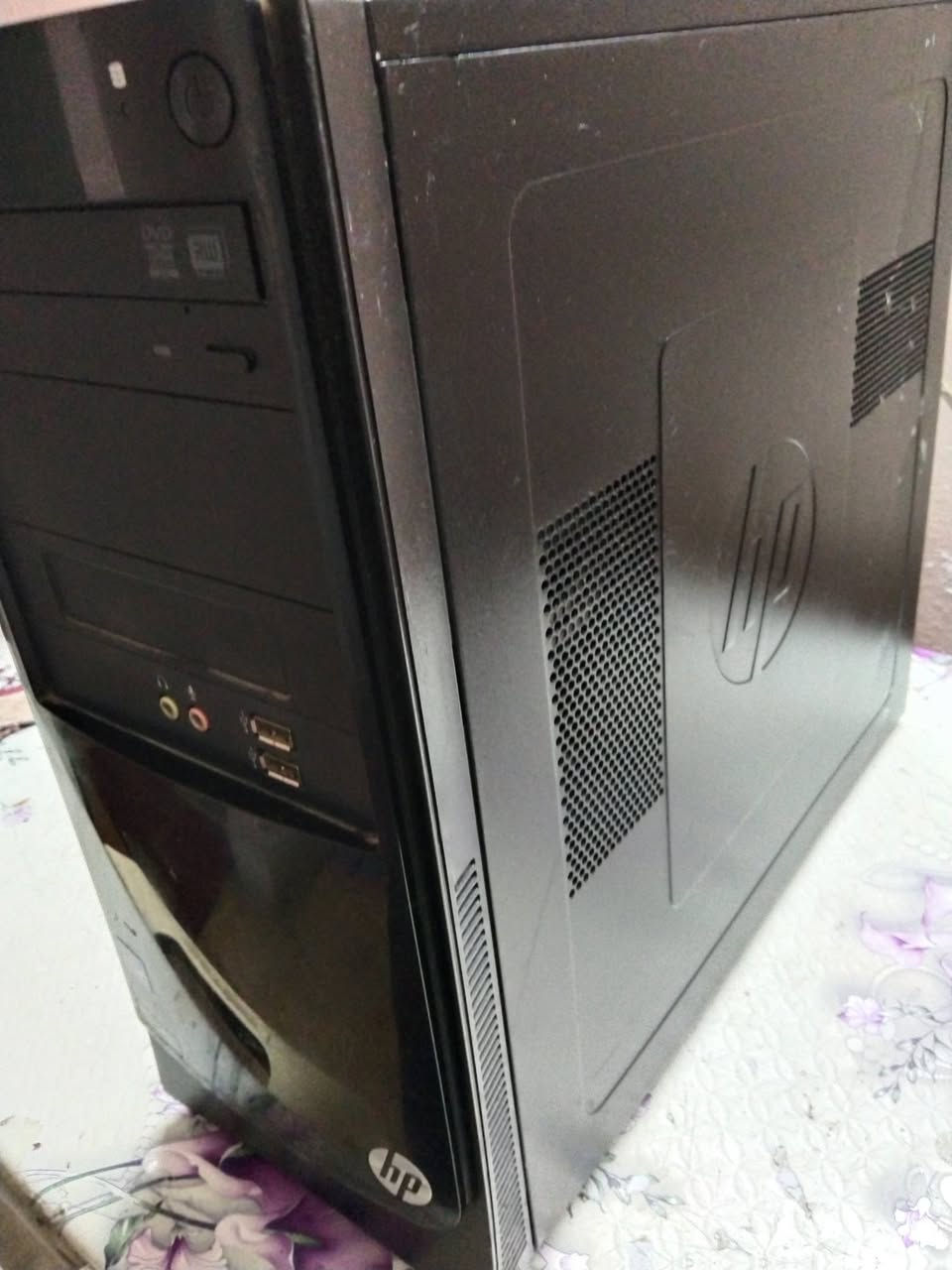 السلام عليكم 
حاسبة دسكتوب تجميع انتل كور 7 جيل الأول مستعملة نظيفة للبيع 
......
السعر 150 ألف دينار 
***********
عنوان بغداد زيونة 
البيع بضمان الفحص 
لا يتوفر توصيل 
.......
ملاحظة 
كيس فقط بدون أي ملحقات 
.......
المواصفات 
معالج انتل كور 7 جيل الأول رقم المعالج 860
كارد شاشة 4 كيكا AMD R7 240 GDDR5 
هارد 120 كيكا للنظام والبرامج جديد SSD 
هارد 500 كيكا للالعاب HDD 
رام 16 كيكا جديد 8+8 تردد 1600 DDR3 
مذربورد جديد جيل الأول H55 DDR3 
مشغل اقراص ديفيدي DVD 
......
الحاسبة تعمل على نظام وندوس 11 وتحتوي على أكثر من 30 لعبة طور القصة اوفلاين مع لعبة ببجي موبايل اونلاين 
......
مع جزيل الشكر لإدارة المجموعة
