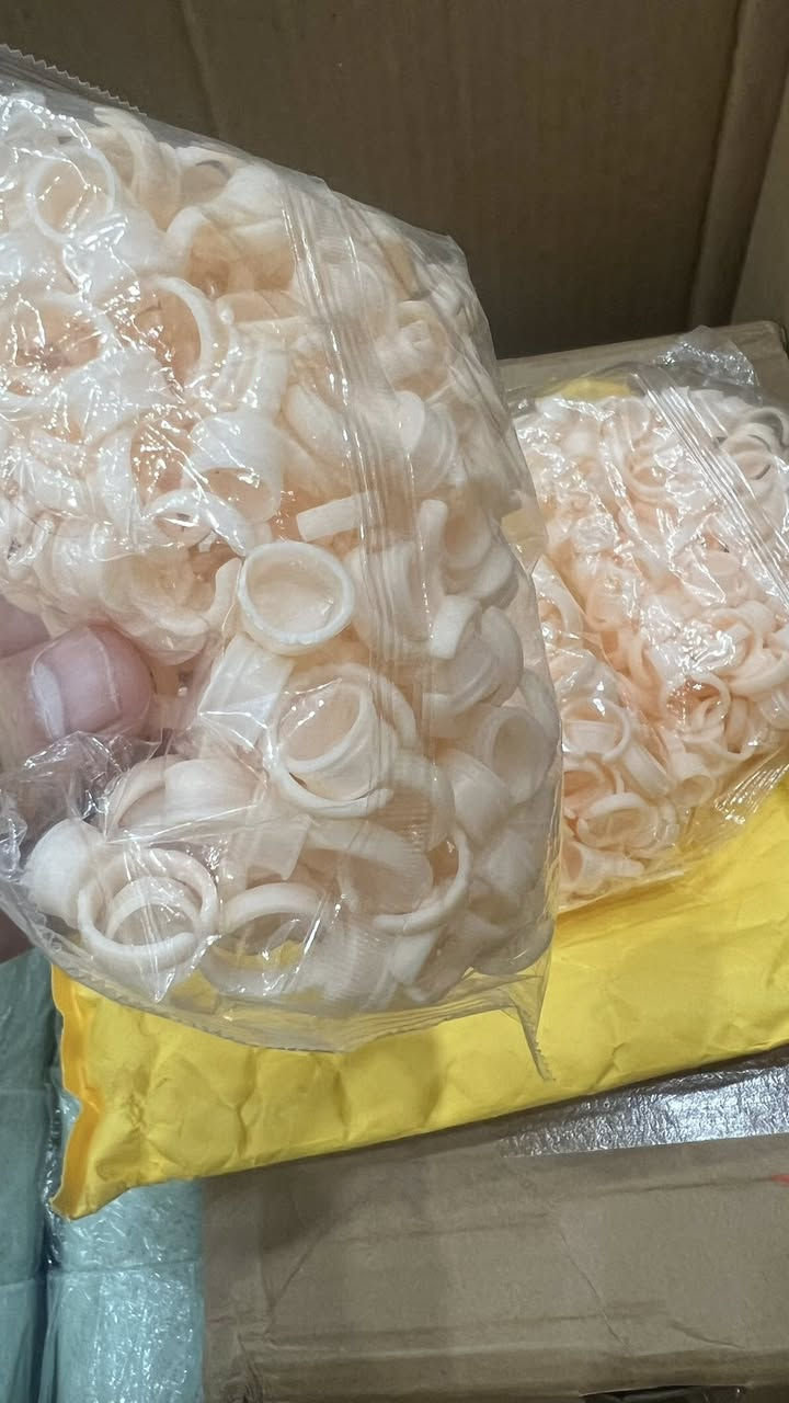 اربع اكياس هذا المنتج الخاص بالتجميل بسعر مناسب للحجز وتساب ***********
