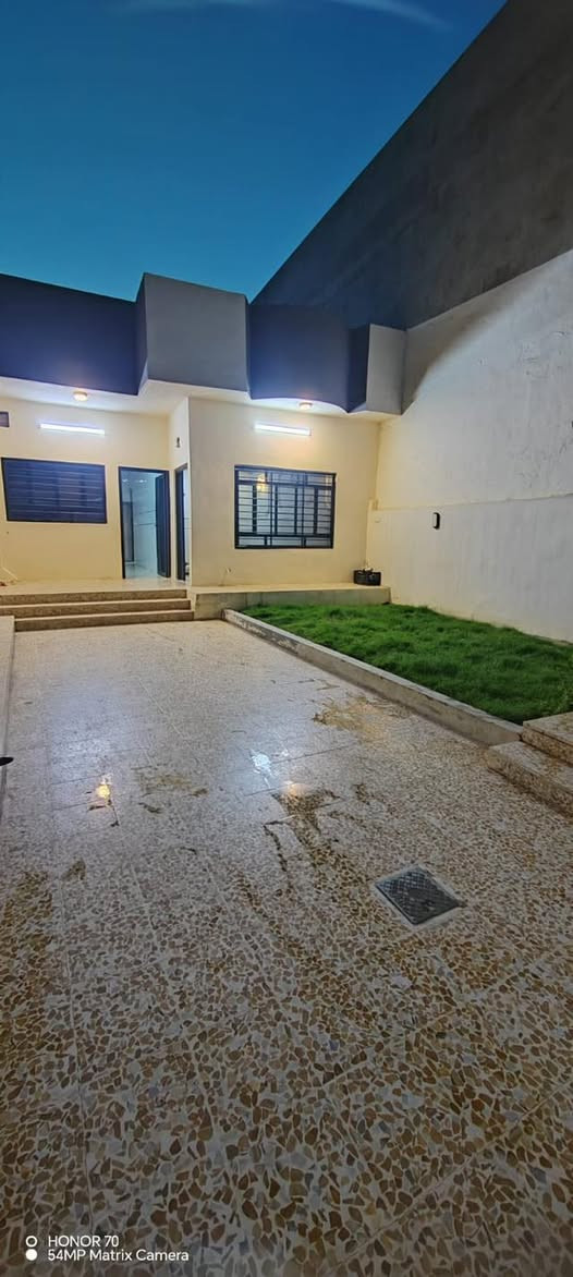 🏠 للبيع دار سكني - فرصة مميزة  

📍 الموقع:  
حي القوسيات - خربة عسكر  
خلف معمل غاز التوفيق 

📐 المساحة: 200 م²  

🏡 المواصفات:  
طابق واحد، بناء حديث 🔨  
2 غرفة نوم 🛌  
هول استقبال واسع  
مطبخ + مشتملات كاملة  
واجهة شرق 🌄  

✅ الخدمات:  
ماء 💦، كهرباء ⚡️، تبليط  

💡 مميزات الموقع:  
منطقة سكنية هادئة، خدمات متوفرة، وقريب على المعمل  

📞الاستفسار بل الأرقام 

***********
***********
